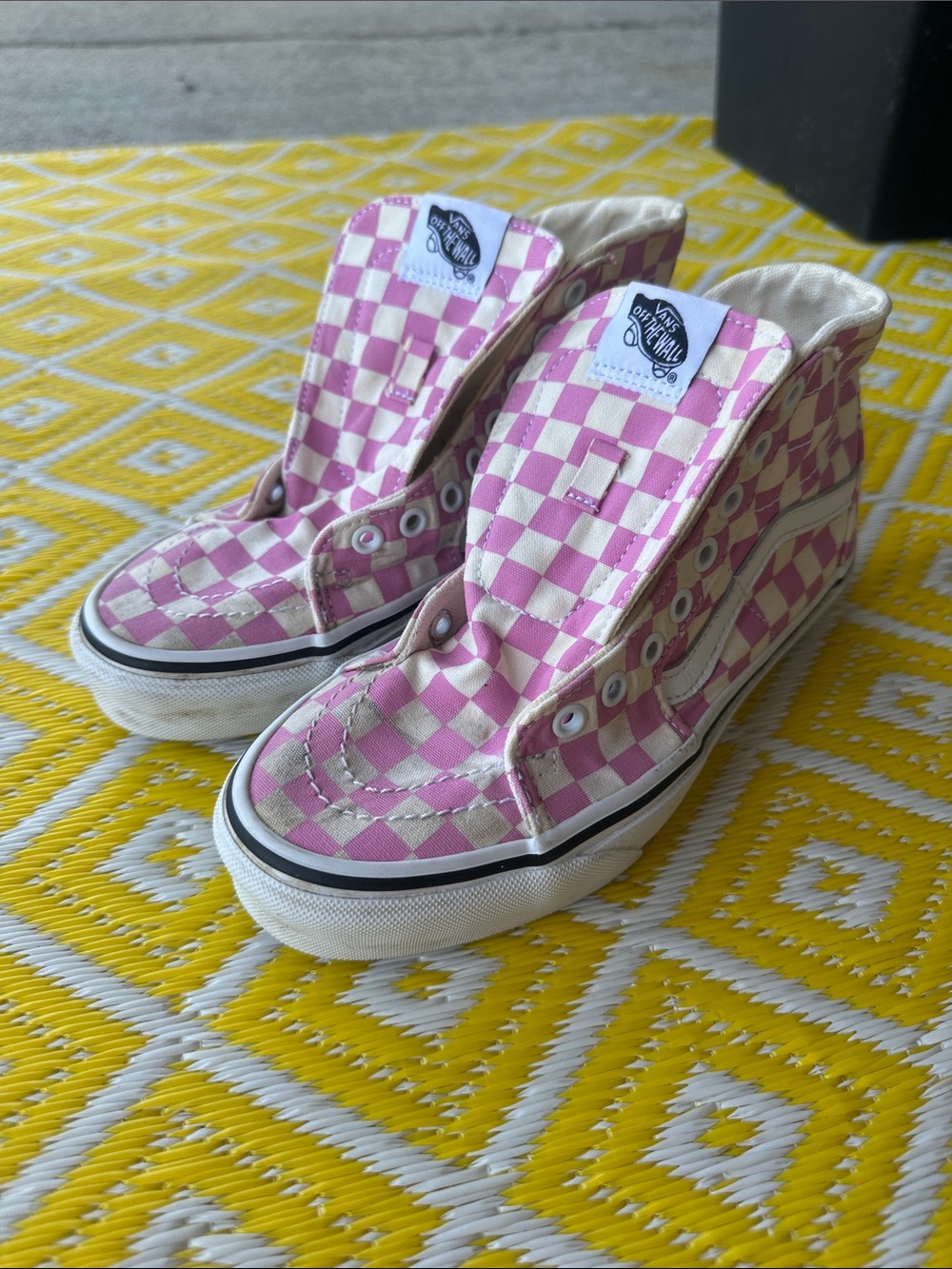 Vans checkered sneakers women’s size 7 **NO SHOE LACES**